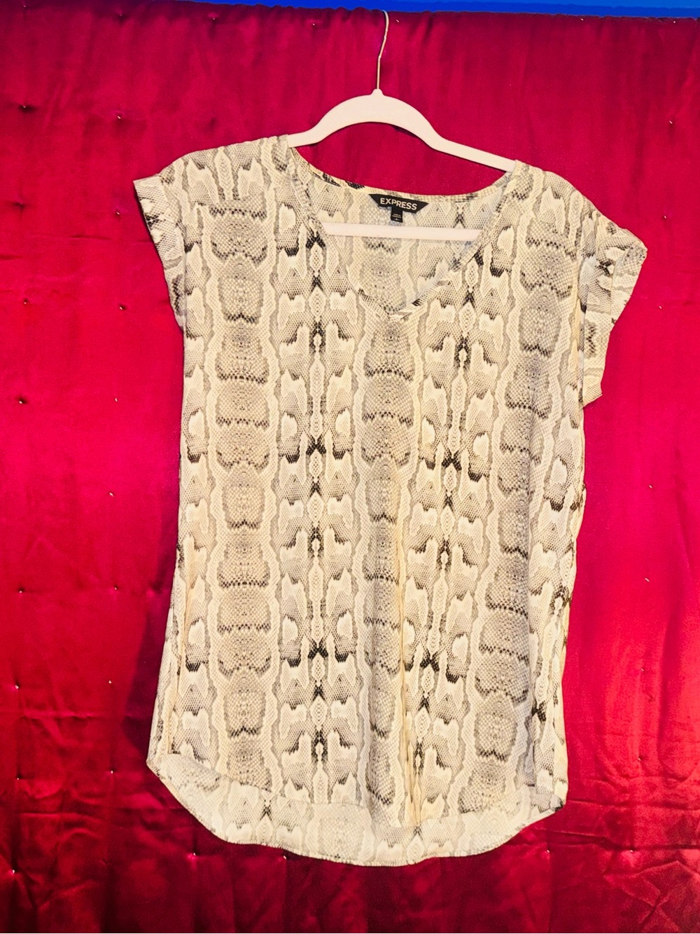 👑 Size Small Express Neutral Snake-Print Short Sleeve Blouse